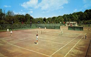 NY - Kiamesha Lake. The Concord Hotel. Tennis