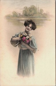 Portrait of a Beautiful Lady with Roses Vintage Postcard C217