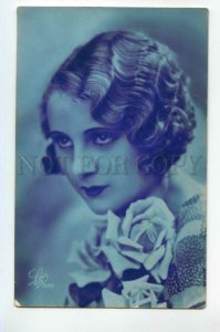 488101 FASHION Beauty Lady Roses Flowers Vintage PHOTO postcard LEO Paris #5065