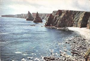 B100330 stacks of dunscanby john o groats  caithness scotland