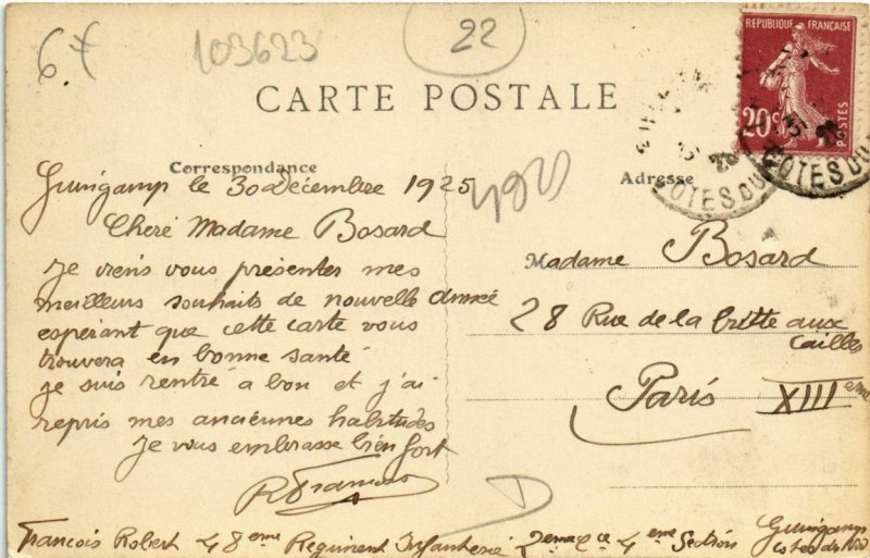 CPA GUINGAMP - Antique Maison Place du Centre (103623)