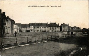 CPA Le Chesne - La Place coté nord (988731)