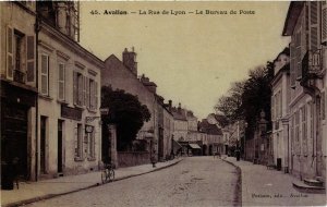 CPA Avallon - La Rue de Lyon - Le Bureau de Poste FRANCE (960617)