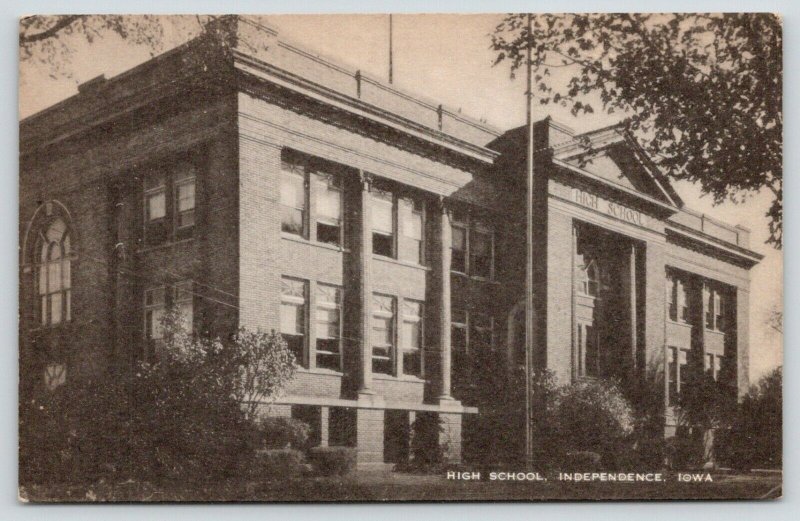 Independence Iowa~High School~Sidelong View~1940s Sepia Litho~Artvue Postcard