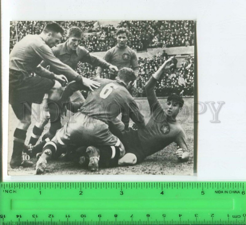 439674 USSR 1978 CSKA Soviet football soccer team photo card Vyacheslav Soloviev