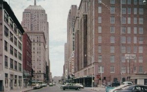 OKLAHOMA CITY, Oklahoma, PU-1957; Looking West On Park Avenue