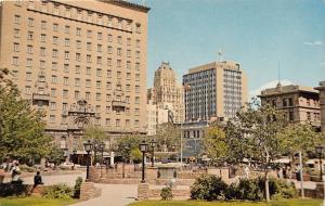 EL PASO TEXAS DOWNTOWN SKYLINE~PARK WITH FOUNTAIN POSTCARD c1960s