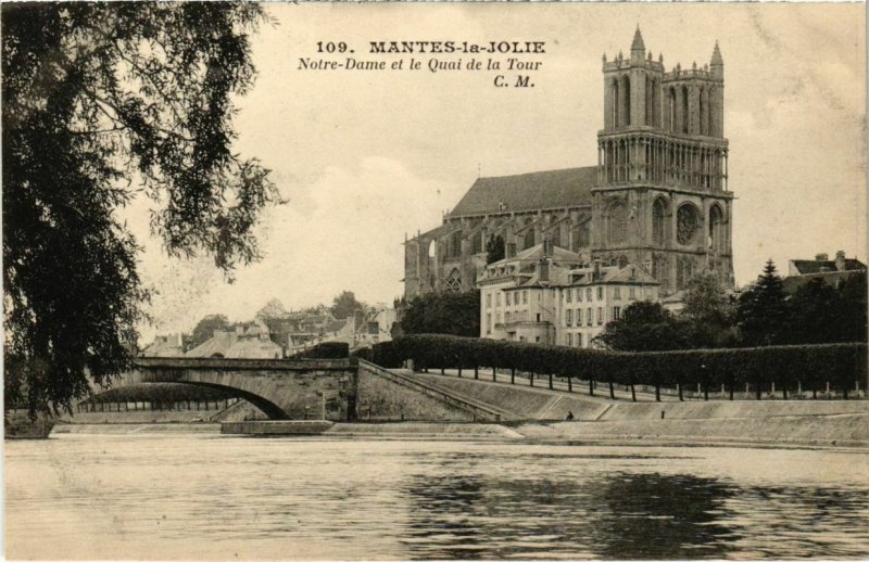 CPA MANTES-la-JOLIE - Notre-Dame et le Quai de la Tour (103009)
