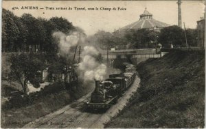 CPA AMIENS Train sortant du Tunnel (758055)