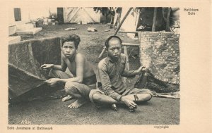 INDONESIA SOLO JAVANESE AT BATIKWORK VINTAGE POSTCARD