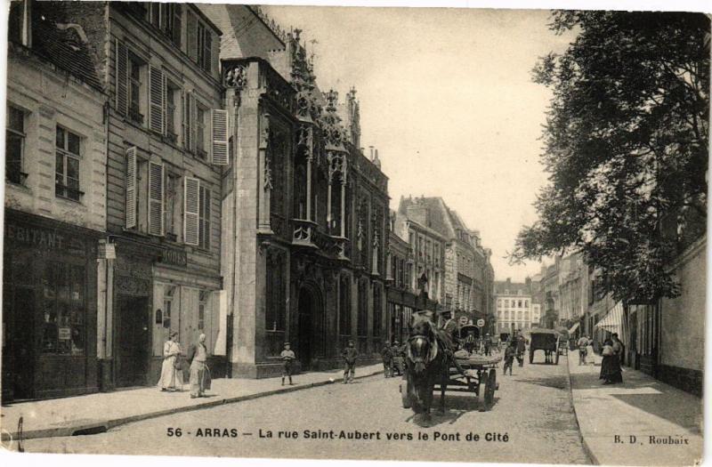 CPA Arras-La rue Saint-Aubert vers le Pont de Cité (46306)