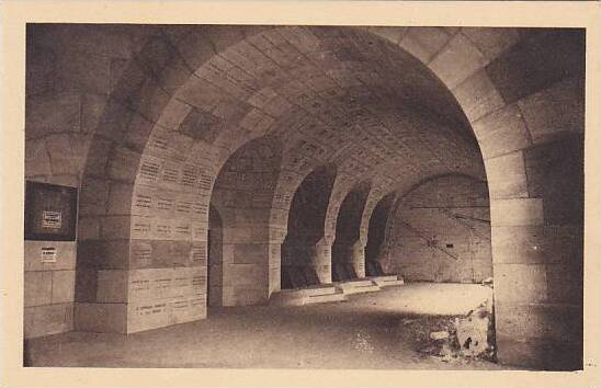 France Douaumont Ossuaire et Phare Cloitre des Tombeaux