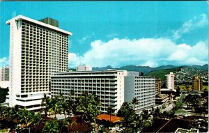 Postcard HOTEL SCENE Honolulu - Waikiki Hawaii HI AO4160