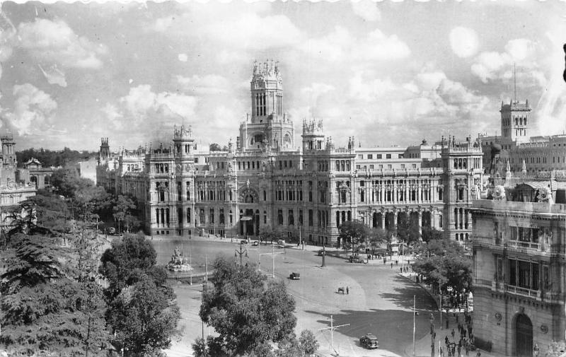 BR38303 Plaza de la cibeles y palacio de comunicaciones Madrid spain