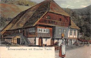 B58839 Schwarzwaldhaus mit Elzachet Tracht  germany