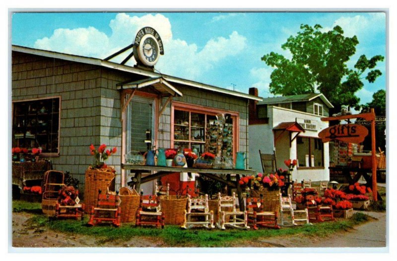 HONOR, Michigan MI ~ Roadside PORTER HOUSE of GIFTS Benzie County 1960s Postcard