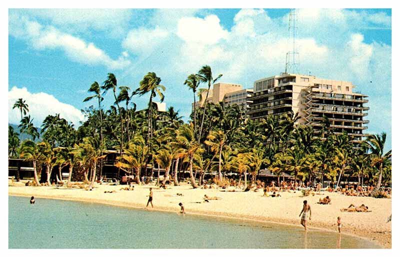 Postcard BEACH SCENE Honolulu - Waikiki Hawaii HI AQ1615