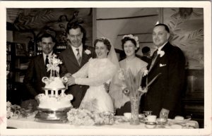 Wedding Party RPPC Bride and Groom Cutting the Cake Twin Sister Postcard Y11