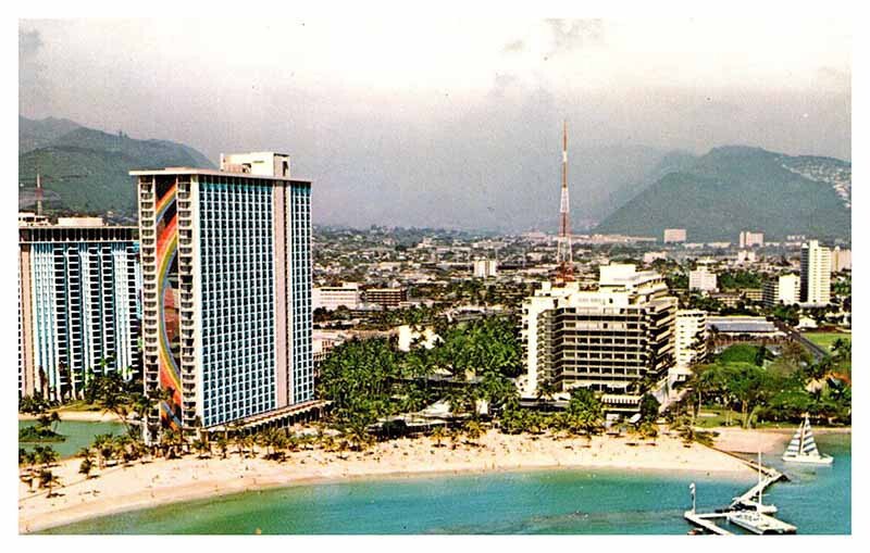 Postcard BEACH SCENE Honolulu - Waikiki Hawaii HI AR9797