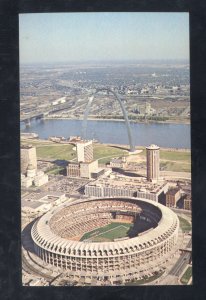 ST. LOUIS CARDINALS BUSCH BASEBALL STADIUM GATEWAY ARCH VINTAGE POSTCARD