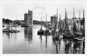 BR20388 La Rochelle barques de peche a l entree du port ship France