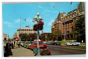 c1966 Postcard Canada Famous Hanging Baskets Government Street Victoria B. C. 