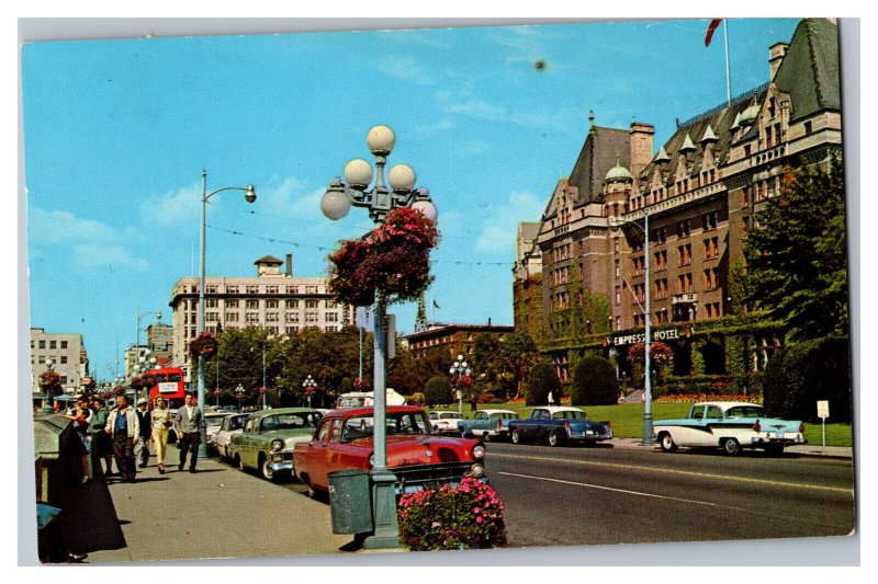 c1966 Postcard Canada Famous Hanging Baskets Government Street Victoria B. C.