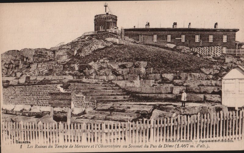 Les Ruines du Temple de Mercure et lObservatoire au Sommet du Puy de dome    PC