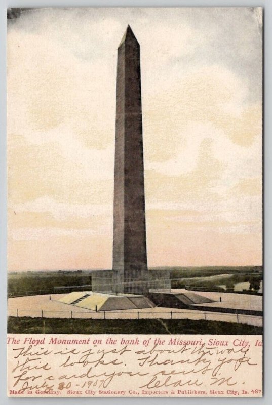 Sioux City Iowa The Floyd Monument on the Bank of The Mississippi Postcard A27