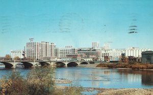 Vintage Postcard 1955 Quaker Oats Plant Largest Cereal Mill Cedar Rapids Iowa IA