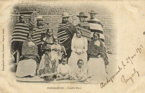 PC CPA MADAGASCAR, FAMILLE HOVA, Vintage Postcard (b14003)