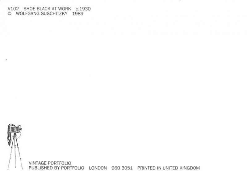 Shoe Black at Work 1930 - Wolfgang Suschitzky