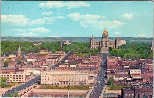 Postcard BUILDING SCENE Des Moines Iowa IA AO6485