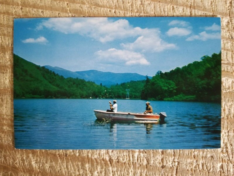 FISHING ON LAKE SANTEETIAH IN WESTERN NORTH CAROLINA.VTG UNUSED POSTCARD*P20