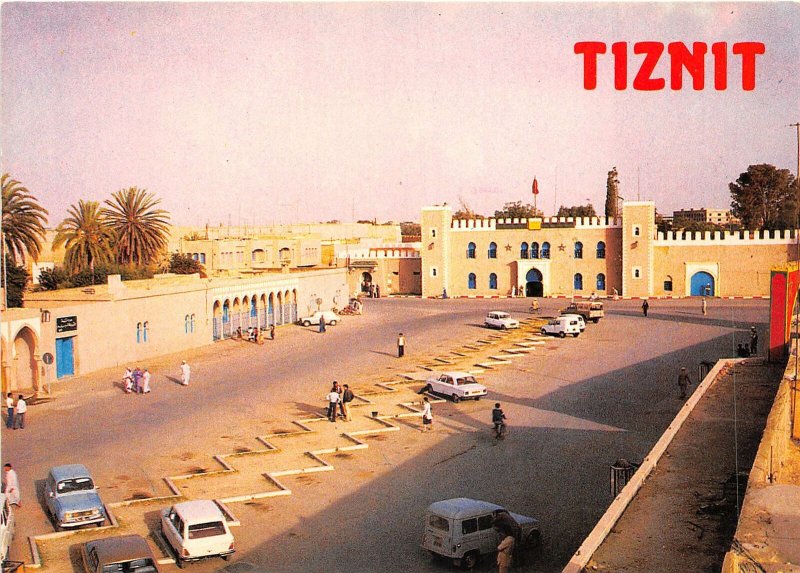 Lot 16  tiznit morocco Tiznet mechouar square car