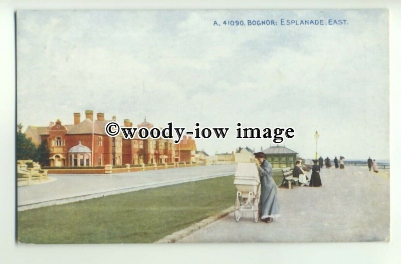 tp9768 - Sussex - Mother with Pram on the East Esplanade, in Bognor - postcard 