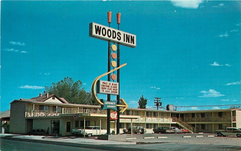 Arizona Holbrook Woods Inn automobiles 1950s Petley roadside Postcard 22-10394