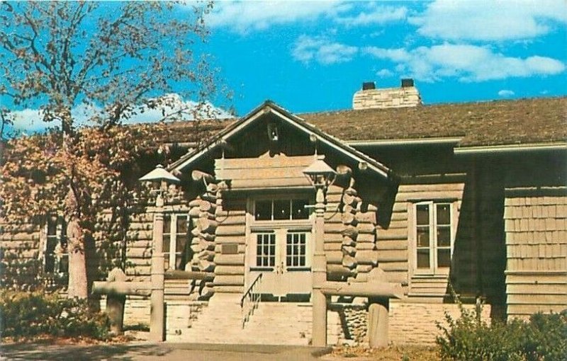 Starved Rock Lodge Entrance Uitca, Illinois Chrome Postcard