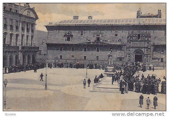 Santiago , Spain , 00-10s : Peregrinacion por la Gran Plaza del Hospital