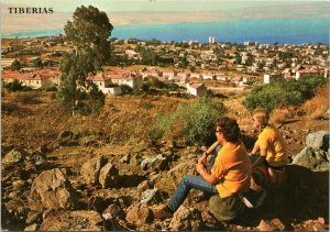 Postcard Israel - Couple overlooking Tiberias