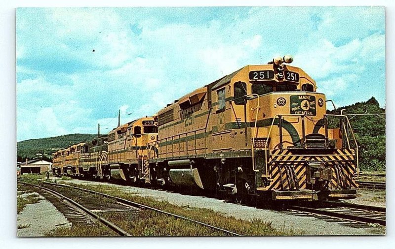 ST. JOHNSBURY, VT Vermont  ~ MAINE CENTRAL RAILROAD Diesel Units c1970s Postcard