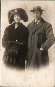 Dubuque Iowa RPPC Lovely Couple Woman Amazing Large Hat Postcard U16