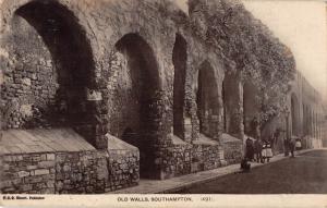 uk32609 old walls southampton real photo uk