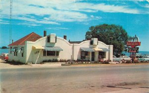 Postcard Michigan St. Ignace Belle Island Finer Foods Dexter roadside 23-3538