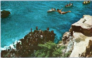 The Quebrada and the Diver Acapulco Mexico Postcard