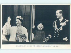 1950's rppc royal QUEEN ELIZABETH AND FAMILY ON BUCKINGHAM PALACE BALCONY HM0876