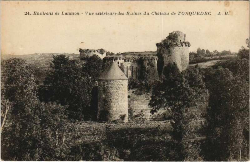 CPA TONQUEDEC Vue Exterieure des Ruines du Chateau - Env. De Lannion (1147230)