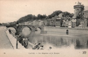 Vintage Postcard 1910's View of La Mayenne et le Donjon Laval France FR