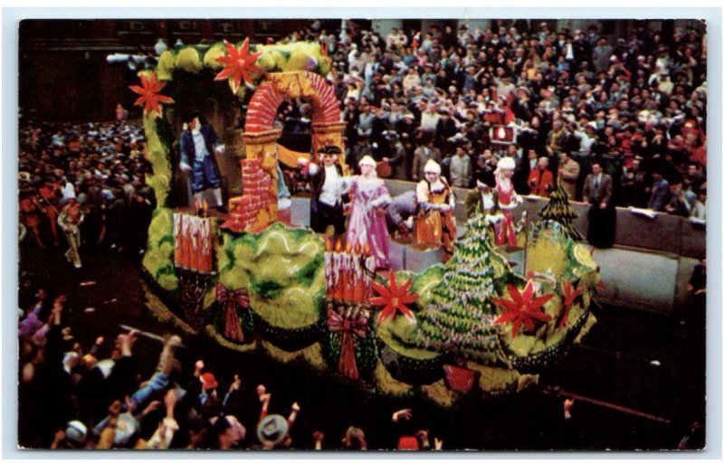 NEW ORLEANS, LA Louisiana ~ MARDI GRAS Parade Float at Night c1960s Postcard