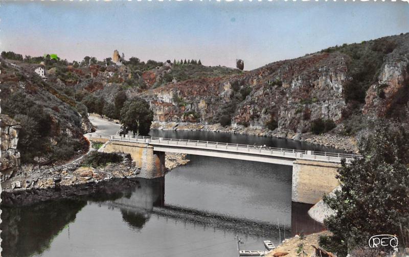 BR27693 Crozant la creuse le nouveau pont france